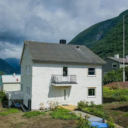 Charming 2-bedroom Loft By Unesco Site Jotunheimen And Vettifossen!